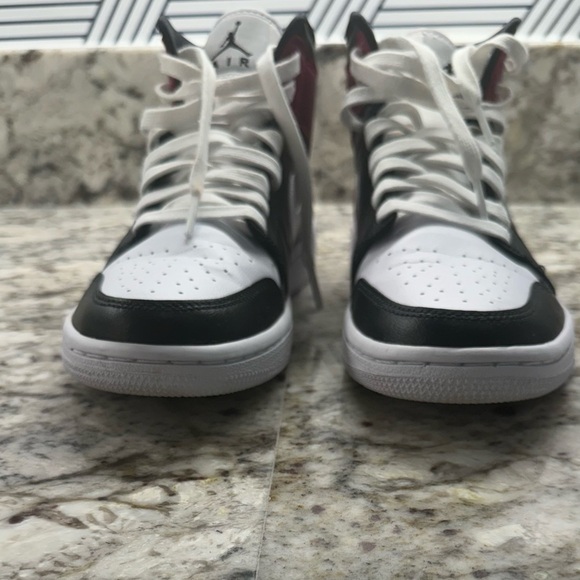 Air Jordan 1 Mid Black White Noble Red
BQ6472 016 Women's size 7.5 EUC - Picture 7 of 13